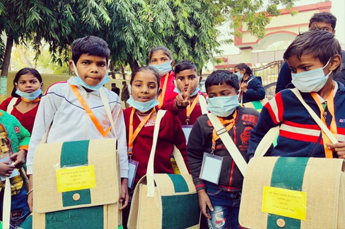 kids with school bhag